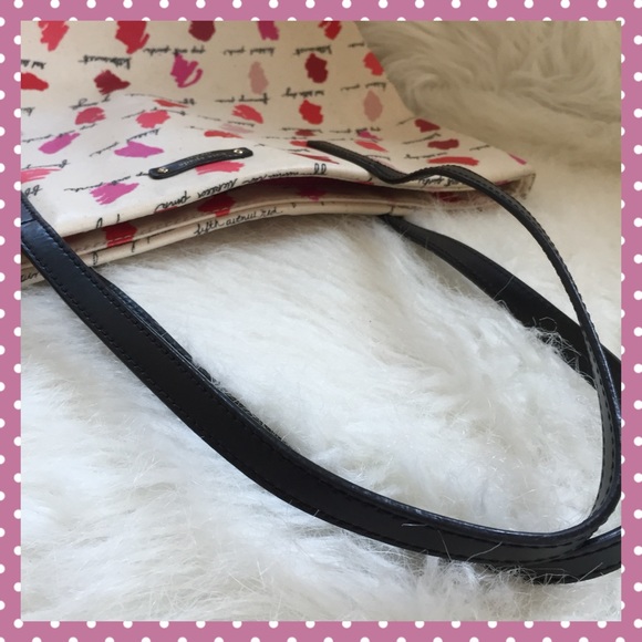SOLD SOLD SOLD Kate Spade ♠️ lipstick smudge tote - Picture 8 of 8